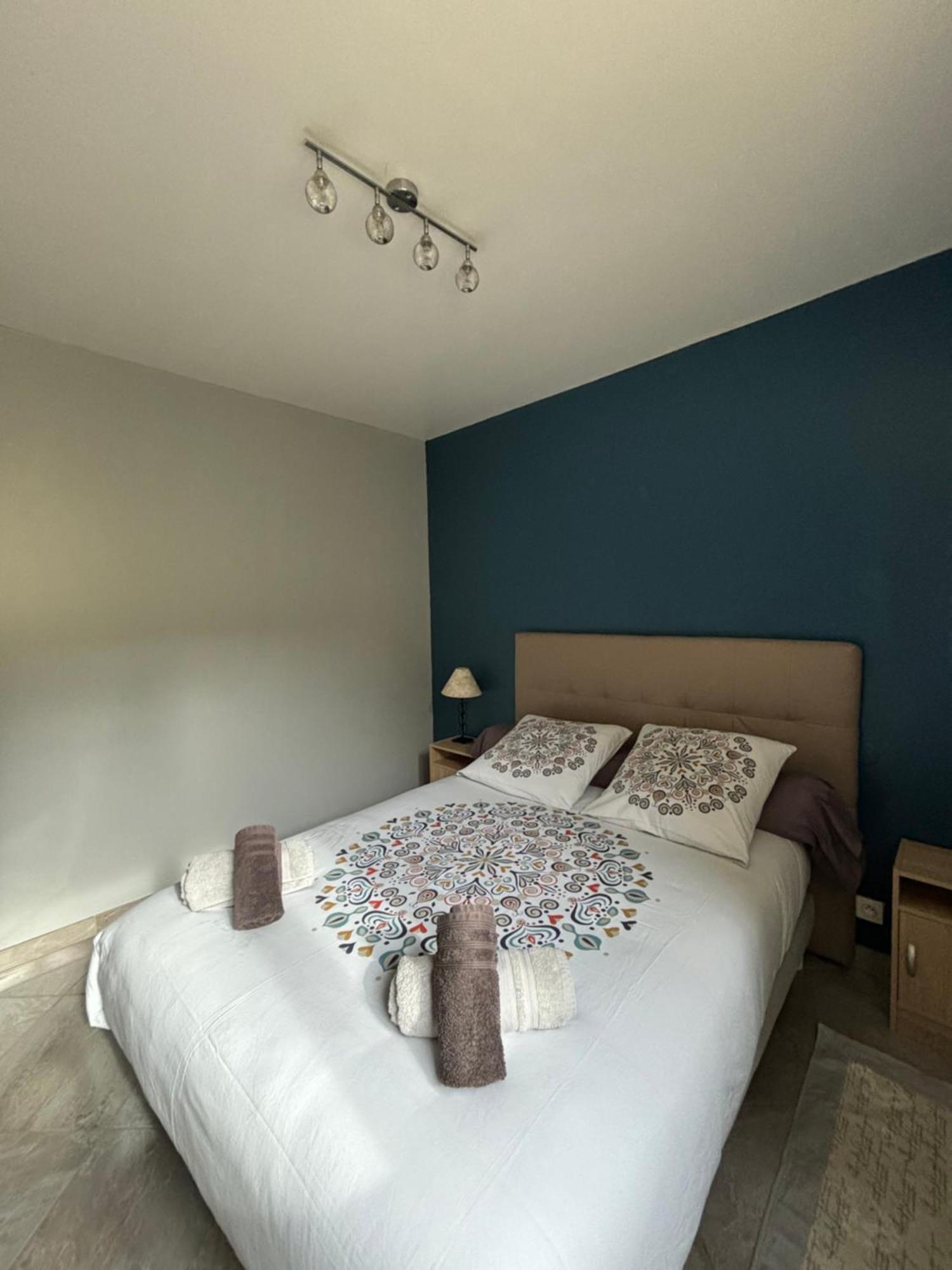 Rez-de-chaussee De Plain-pied Avec Parking Prive Au Centre Appartement