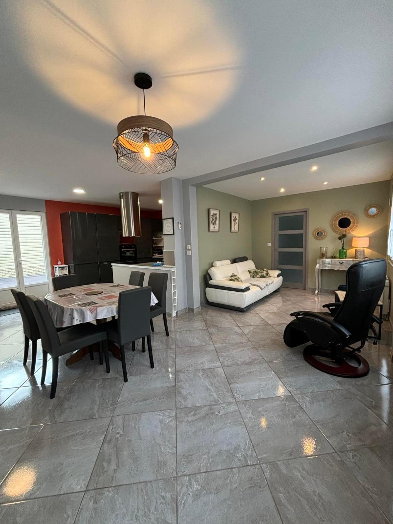 Appartement Rez-de-chaussee De Plain-pied Avec Parking Prive Au Centre